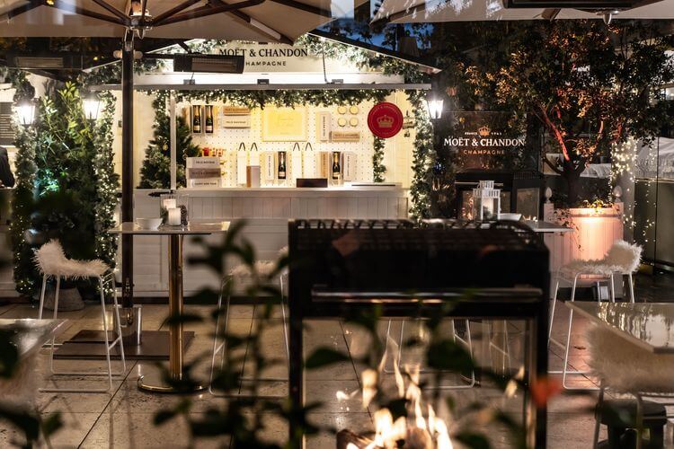 Moët & Chandon celebra un cóctel navideño en el icónico hotel Mandarin Oriental Ritz Madrid