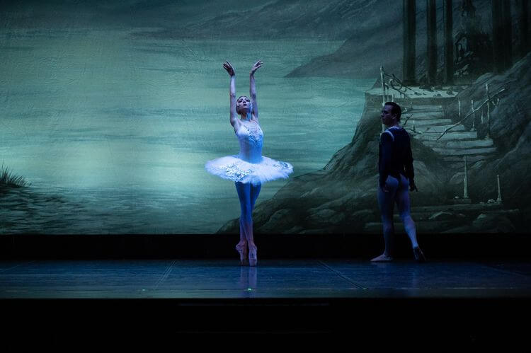 EL LAGO DE LOS CISNES DEL BALLET DE KIEV EL LAGO DE LOS CISNES DEL BALLET DE KIEV