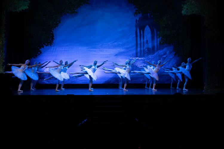 EL LAGO DE LOS CISNES DEL BALLET DE KIEV EL LAGO DE LOS CISNES DEL BALLET DE KIEV