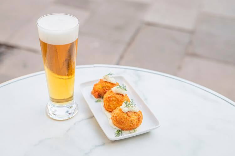 Canarias – Buñuelos de bacalao con alioli. Canarias – Buñuelos de bacalao con alioli.