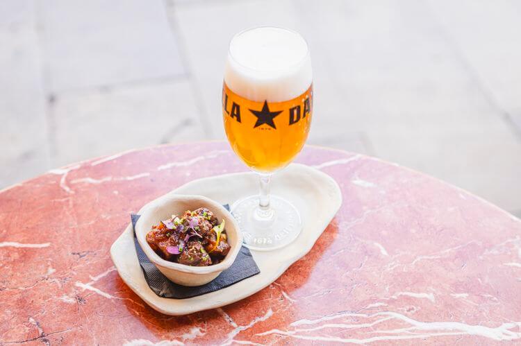 Glaciar – Butifarra esparracada con cebolla y chardonnay. Glaciar – Butifarra esparracada con cebolla y chardonnay.