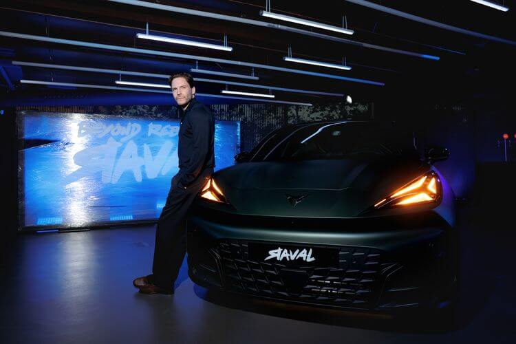 DANIEL BRUHL CUPRA RAVAL