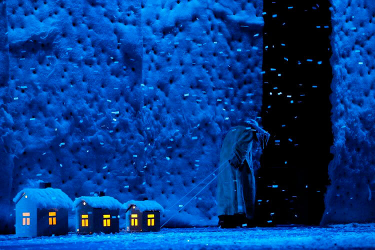 Slava_Snowshow Little houses in the dark by Andrea Lopez