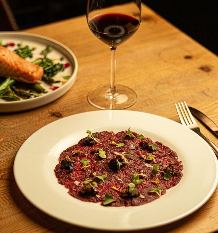 Filete de ciervo laminado en crudo Restaurante Arcano Filete de ciervo laminado en crudo Restaurante Arcano