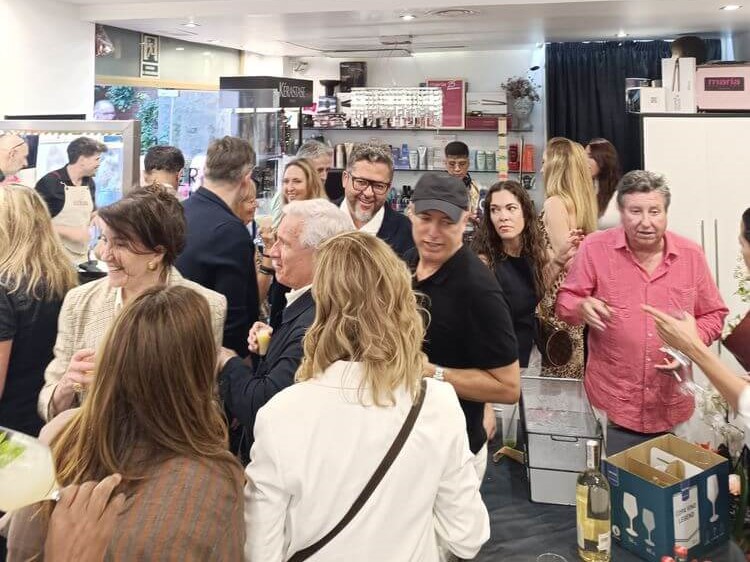 María López celebra el aniversario del emblemático Salón de Belleza Bonanova María López celebra el aniversario del emblemático Salón de Belleza Bonanova