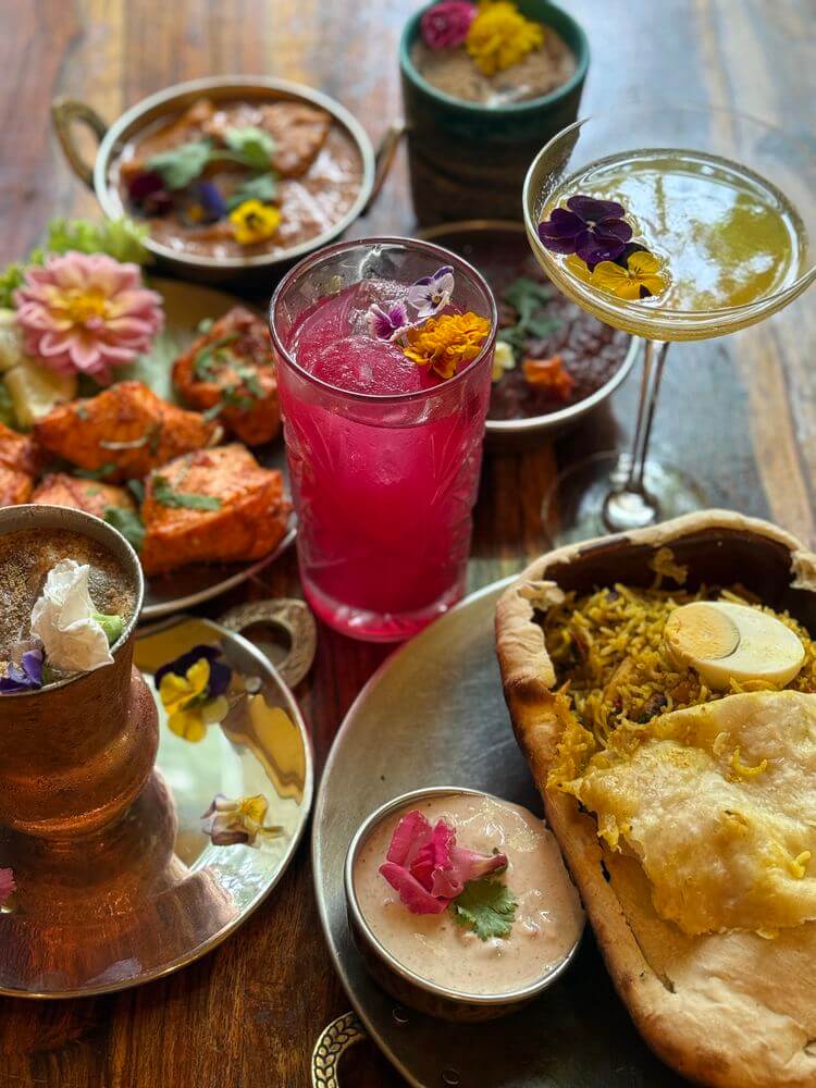 Mayura eleva la cocina india con un sugerente diálogo entre alta gastronomía y coctelería de autor