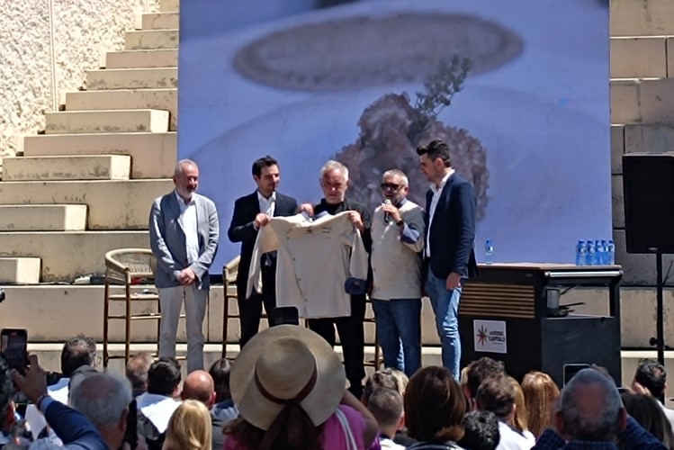 Ferran Adrià recibe su estrella en el Paseo de la Fama de Castelldefels Ferran Adrià recibe su estrella en el Paseo de la Fama de Castelldefels