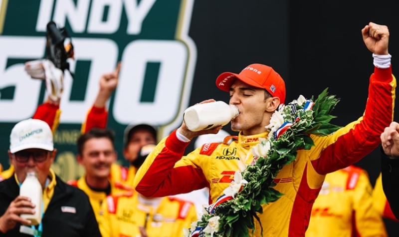 Alex Palou, ya es una leyenda: Gana las 500 millas de Indianapolis