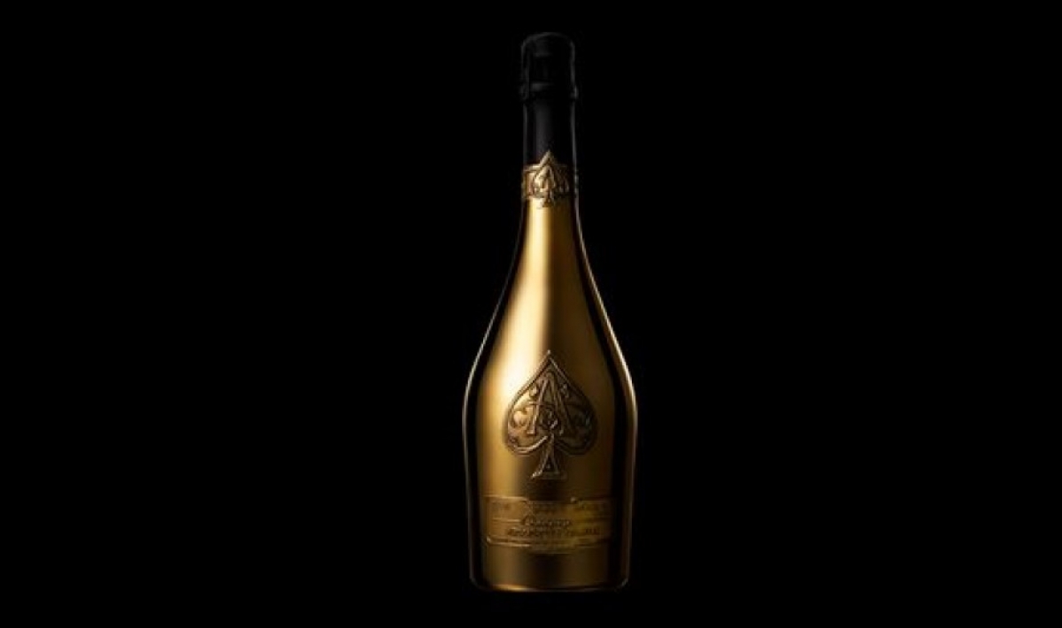 Moët Hennessy compra el 50% de la marca de champagne Armand de Brignac