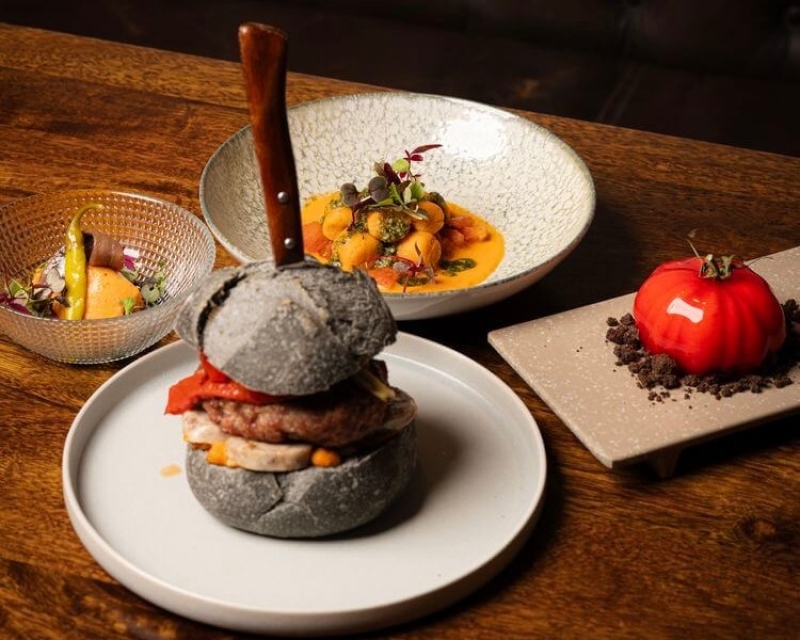 Bart Burger Gastronòmic y su chef Toni Romero rinden homenaje al ‘último tomate de la temporada’