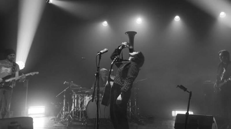 LESS PRESENTA EL ALBUM “LOVELESS”