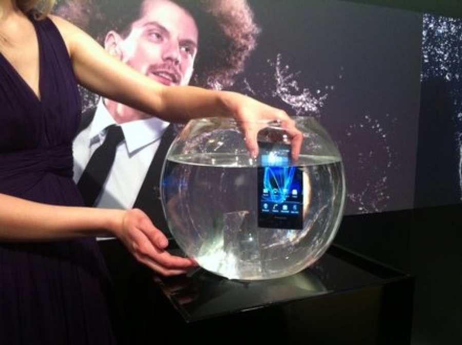 Panasonic presenta Eluga, un teléfono móvil sumergible