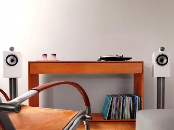  - Bowers &amp; Wilkins Serie 700, destinada al hogar por su tecnología de vanguardia y diseño clásico.