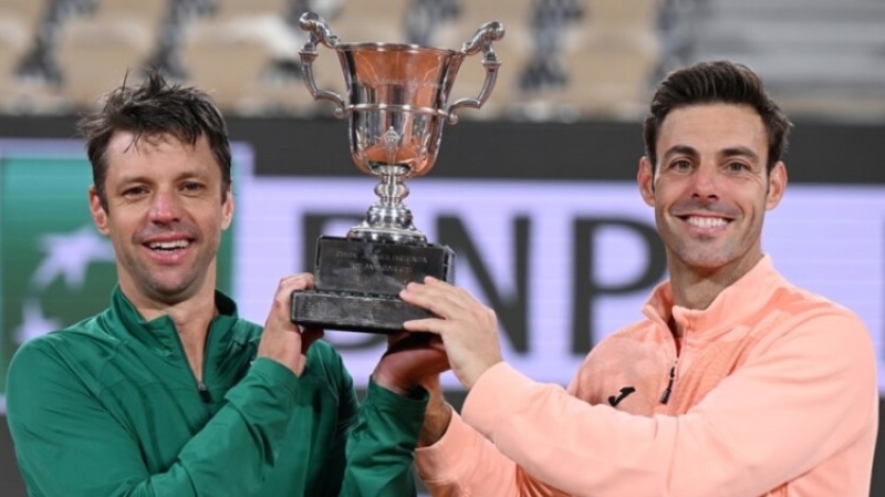 Marcel Granollers conquista Roland Garros en París junto a Horacio Zeballos